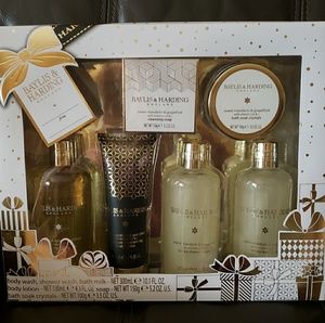Baylis and Harding gift set